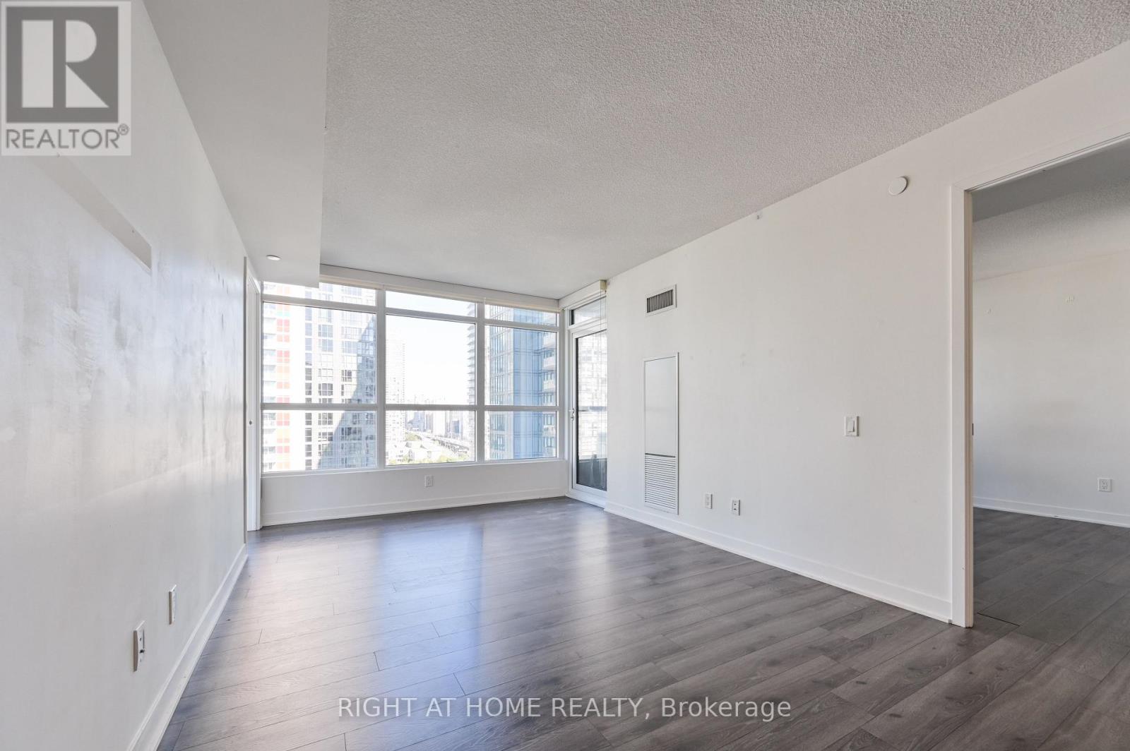 1806 - 80 Queens Wharf Road, Toronto, Ontario  M5V 0J3 - Photo 10 - C12333529