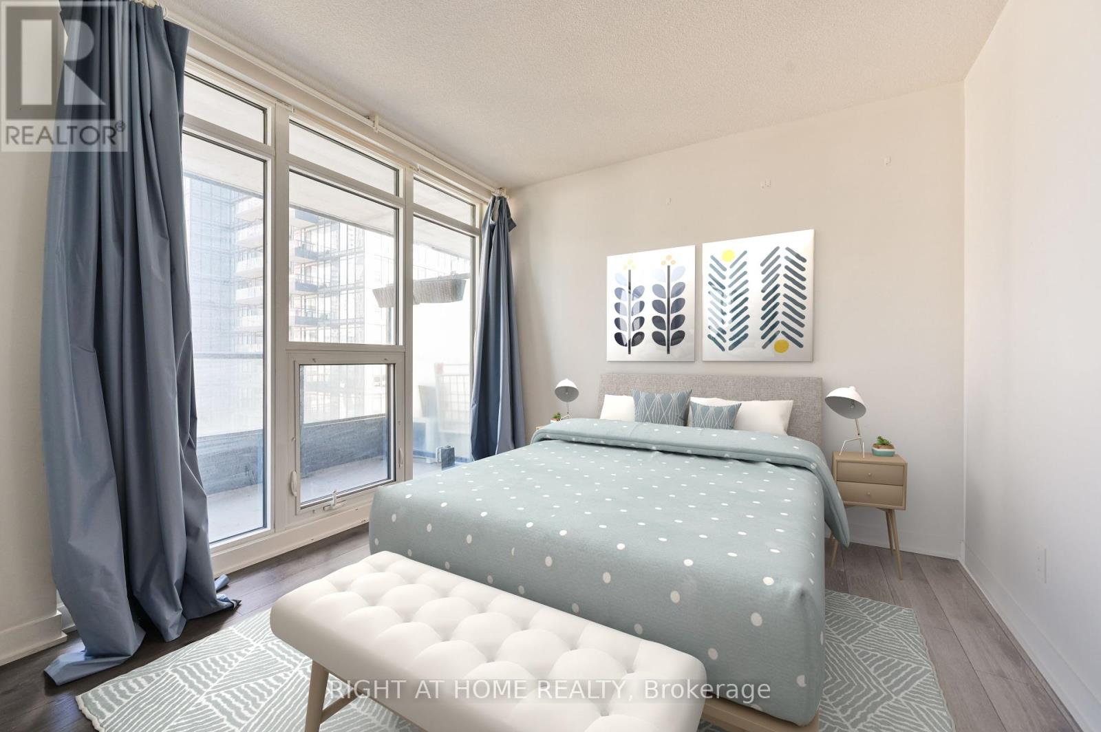 1806 - 80 Queens Wharf Road, Toronto, Ontario  M5V 0J3 - Photo 3 - C12333529