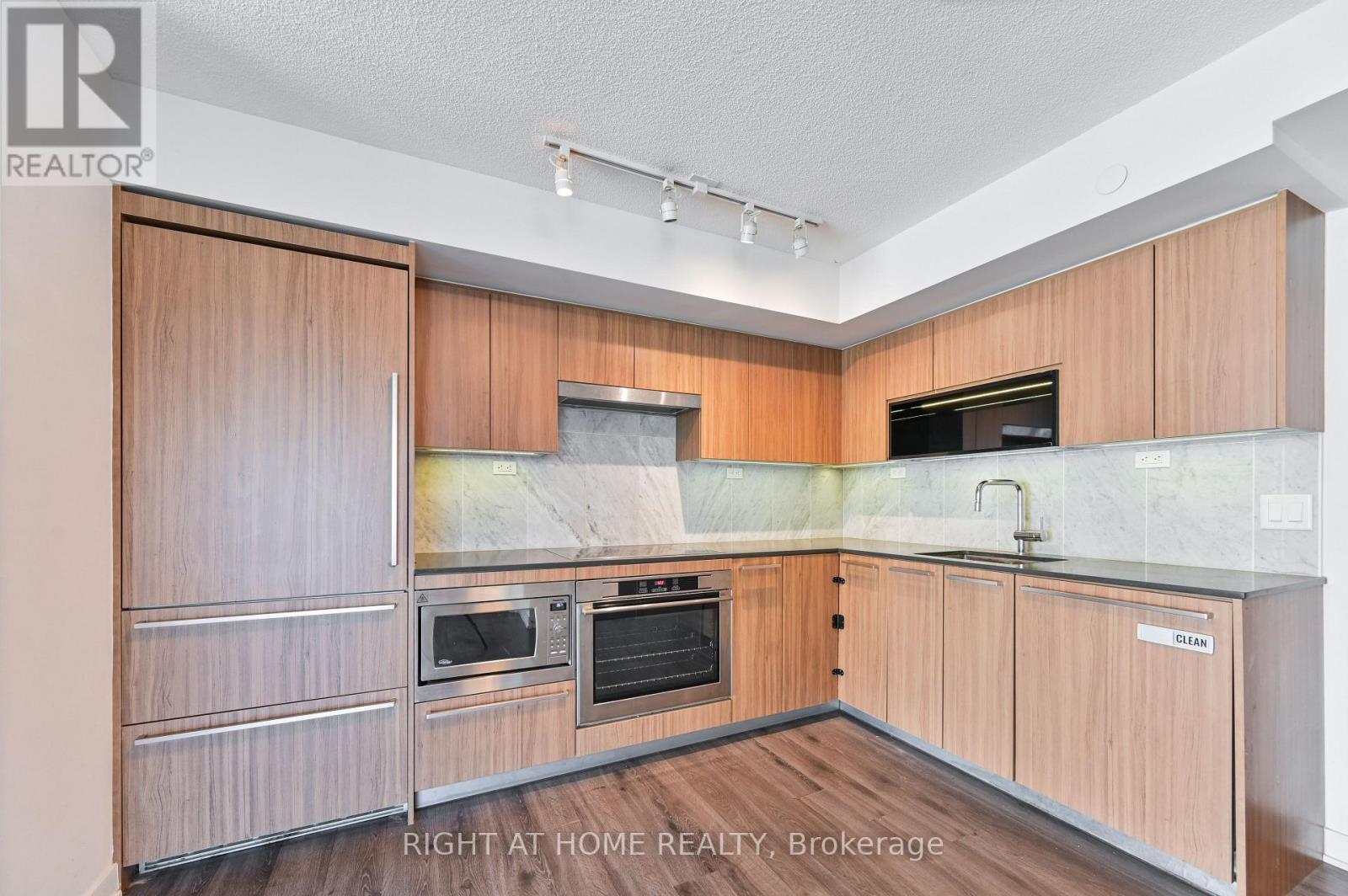 1806 - 80 Queens Wharf Road, Toronto, Ontario  M5V 0J3 - Photo 12 - C12333529