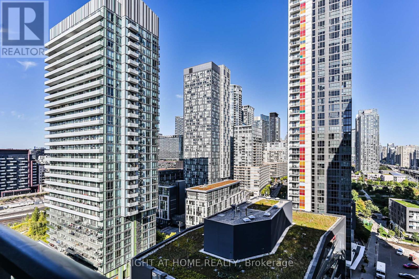 1806 - 80 Queens Wharf Road, Toronto, Ontario  M5V 0J3 - Photo 19 - C12333529