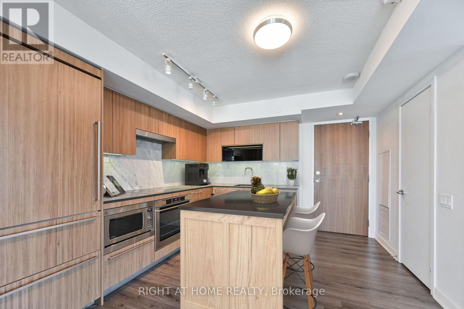 1806 - 80 Queens Wharf Road, Toronto, Ontario  M5V 0J3 - Photo 6 - C12333529