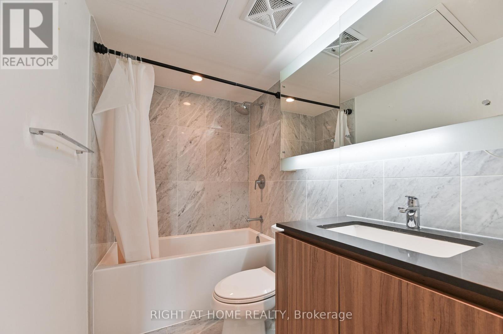 1806 - 80 Queens Wharf Road, Toronto, Ontario  M5V 0J3 - Photo 18 - C12333529