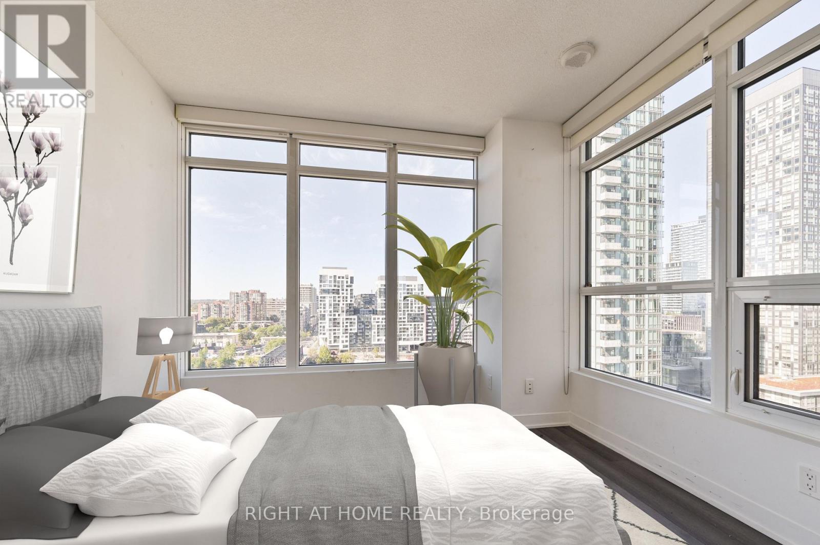 1806 - 80 Queens Wharf Road, Toronto, Ontario  M5V 0J3 - Photo 4 - C12333529
