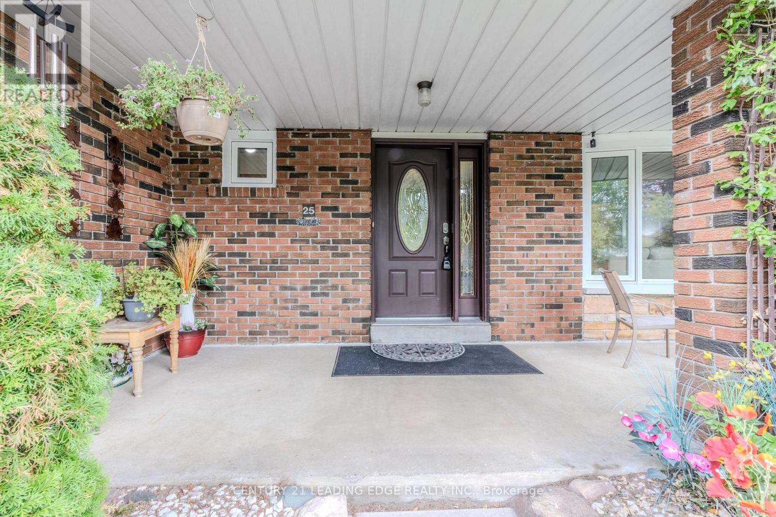 25 Danzig Street, Toronto, Ontario  M1E 2L1 - Photo 3 - E12430443