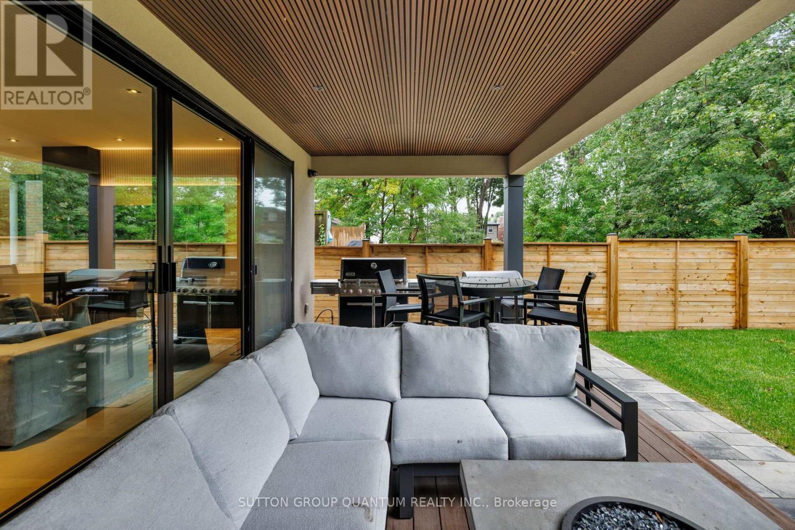 20a Broadview Avenue, Mississauga, Ontario  L5H 2S9 - Photo 14 - W12430439