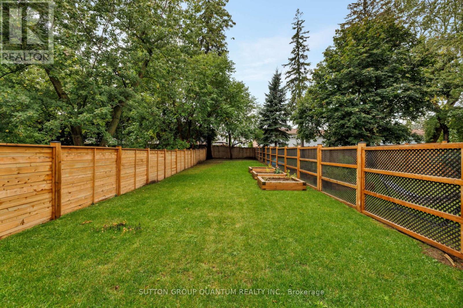 20a Broadview Avenue, Mississauga, Ontario  L5H 2S9 - Photo 15 - W12430439