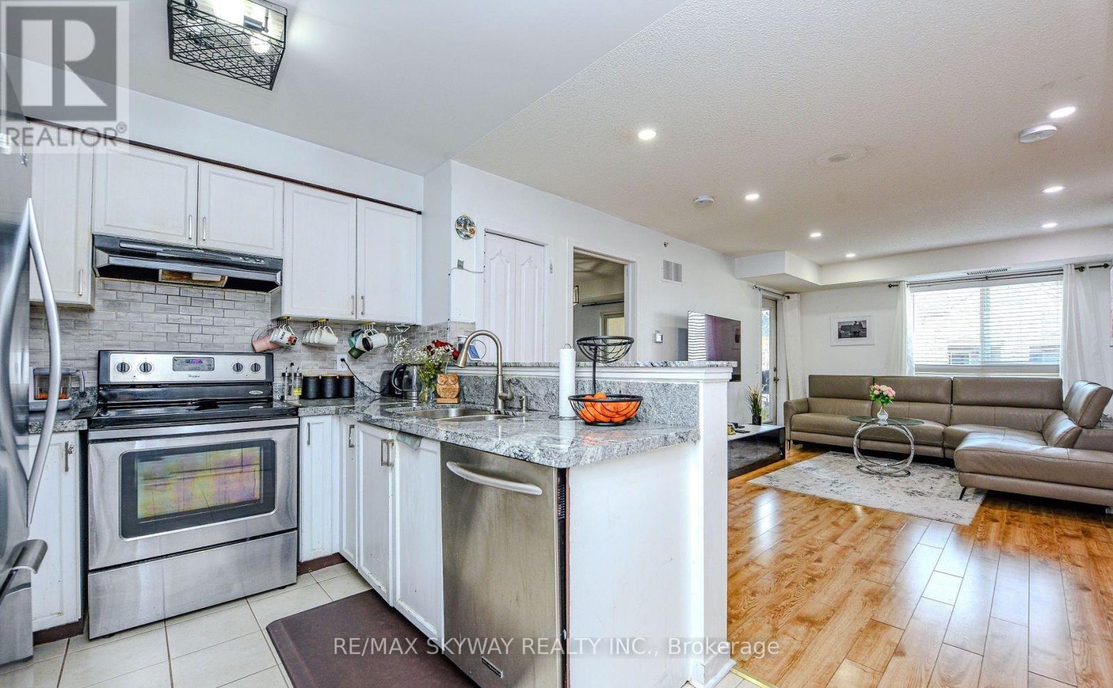 1403 - 8 Dayspring Circle, Brampton, Ontario  L6P 2Z7 - Photo 4 - W12430445
