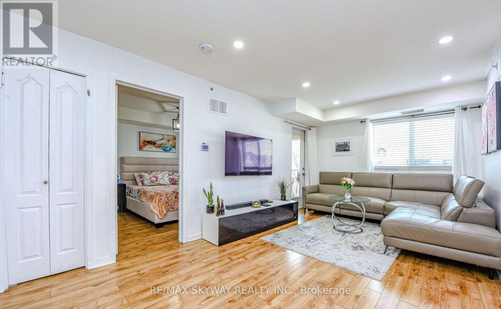 1403 - 8 Dayspring Circle, Brampton, Ontario  L6P 2Z7 - Photo 5 - W12430445