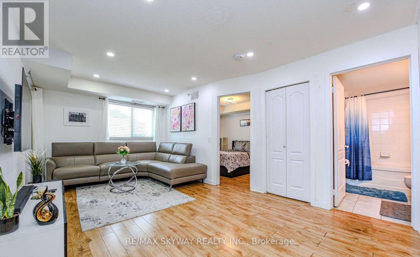 1403 - 8 Dayspring Circle, Brampton, Ontario  L6P 2Z7 - Photo 7 - W12430445