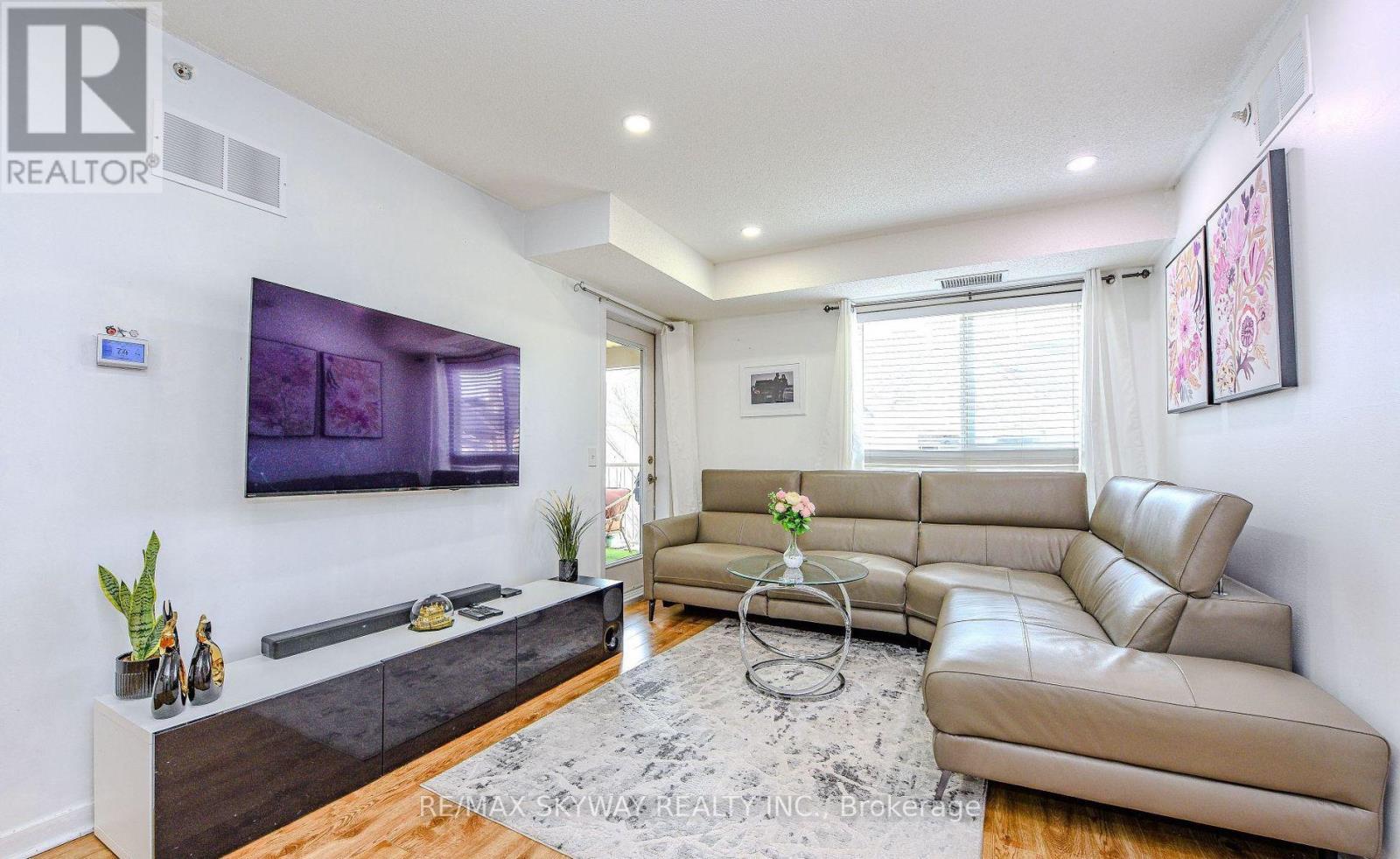 1403 - 8 Dayspring Circle, Brampton, Ontario  L6P 2Z7 - Photo 8 - W12430445