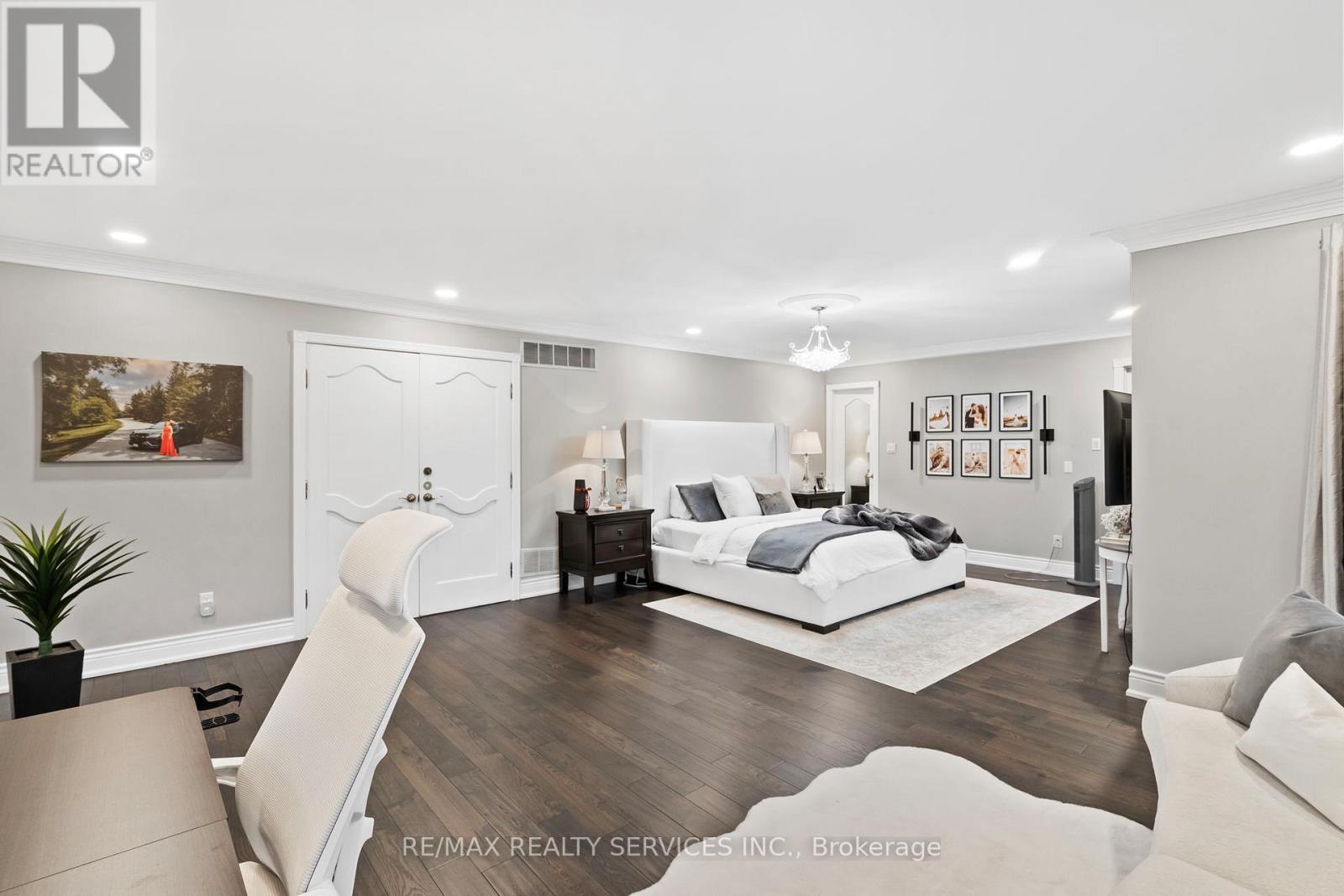 8 Evergreen Avenue, Brampton, Ontario  L6P 0R1 - Photo 24 - W12430460
