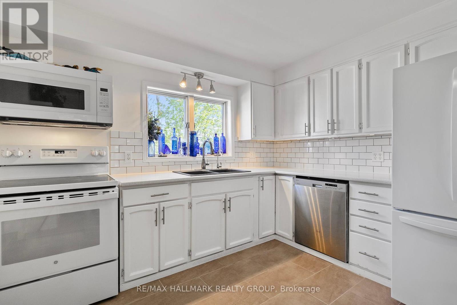 31 Chaffey Street, Brockville, Ontario  K6V 4L5 - Photo 9 - X12430477