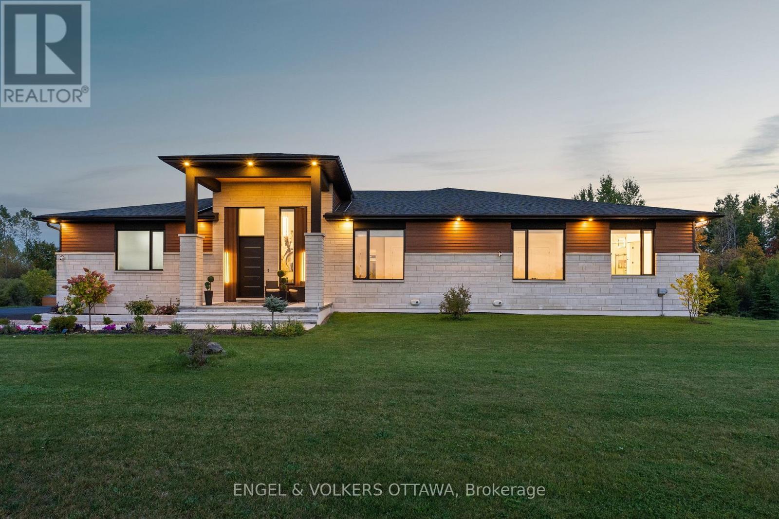 60 Synergy Way, Ottawa, Ontario  K2W 0K3 - Photo 3 - X12430484