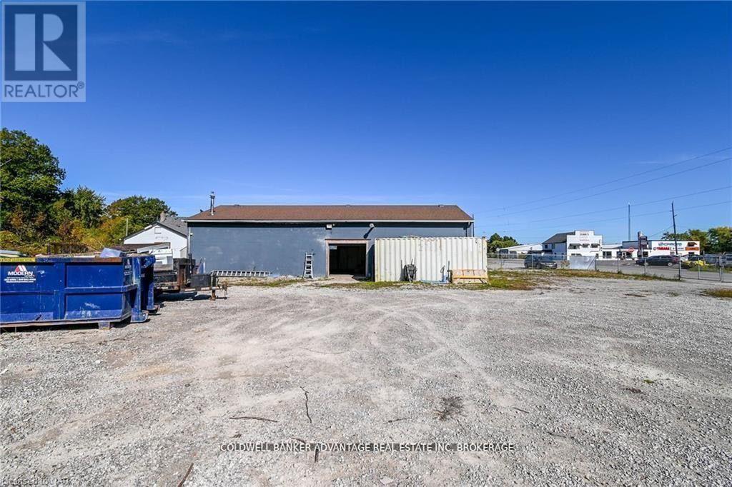 802 Highway 20, Pelham (Fenwick), Ontario  L0S 1C0 - Photo 14 - X12430489