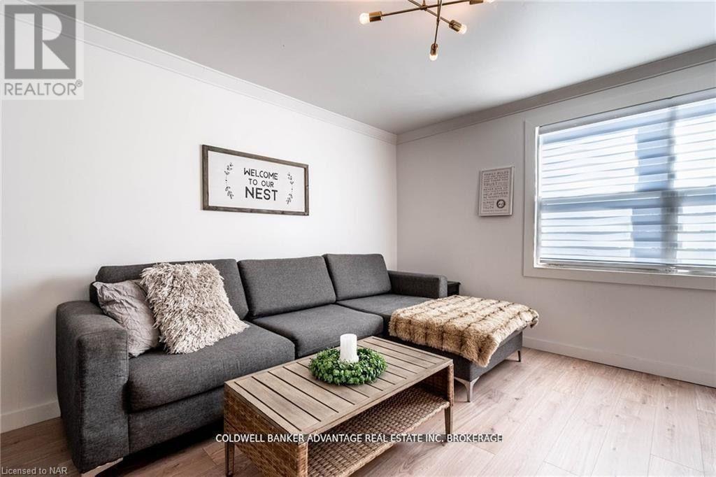 802 Highway 20, Pelham (Fenwick), Ontario  L0S 1C0 - Photo 13 - X12430500