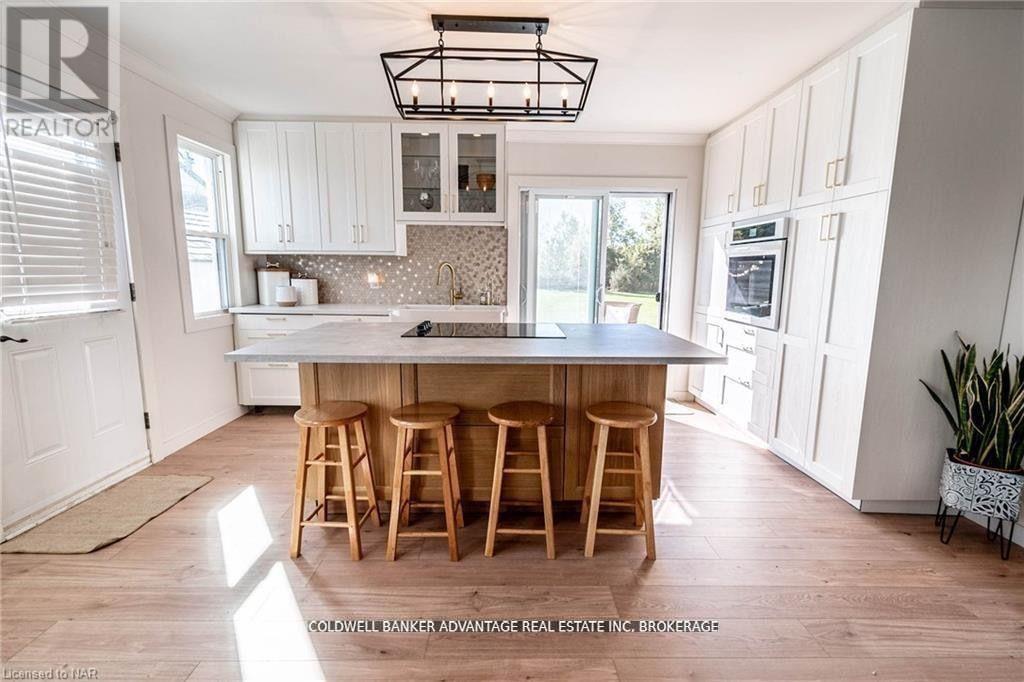 802 Highway 20, Pelham (Fenwick), Ontario  L0S 1C0 - Photo 2 - X12430500