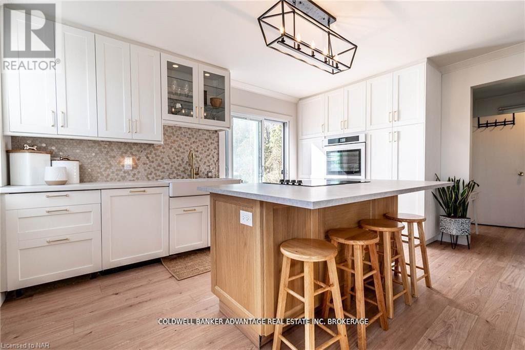 802 Highway 20, Pelham (Fenwick), Ontario  L0S 1C0 - Photo 5 - X12430500