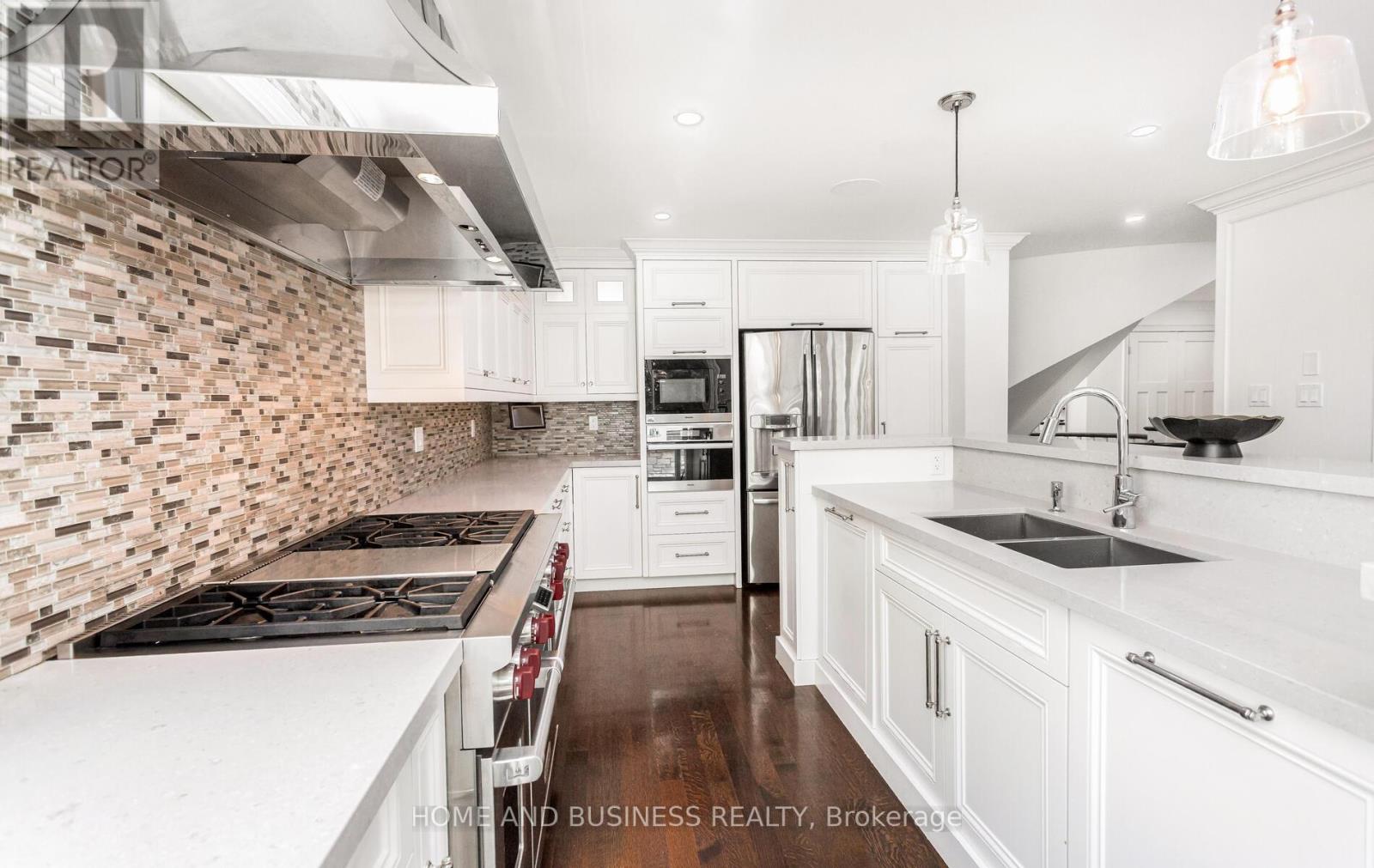 2192 Oakmead Boulevard, Oakville, Ontario  L6H 6B4 - Photo 16 - W12412970