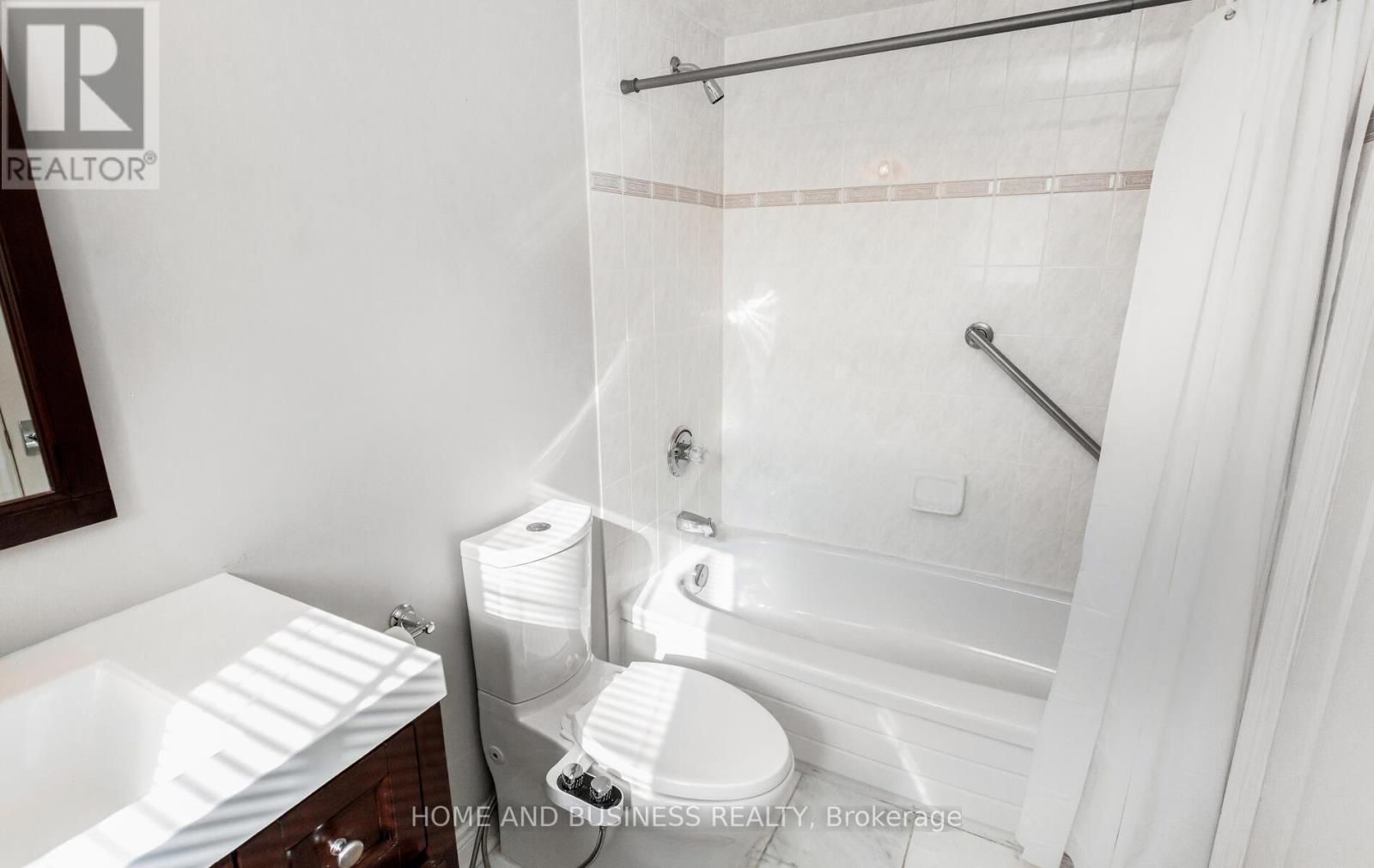 2192 Oakmead Boulevard, Oakville, Ontario  L6H 6B4 - Photo 28 - W12412970