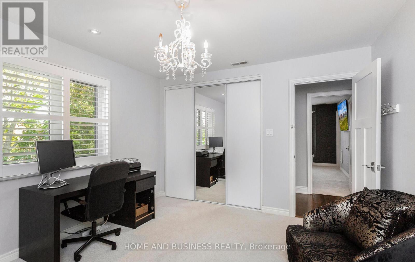 2192 Oakmead Boulevard, Oakville, Ontario  L6H 6B4 - Photo 32 - W12412970