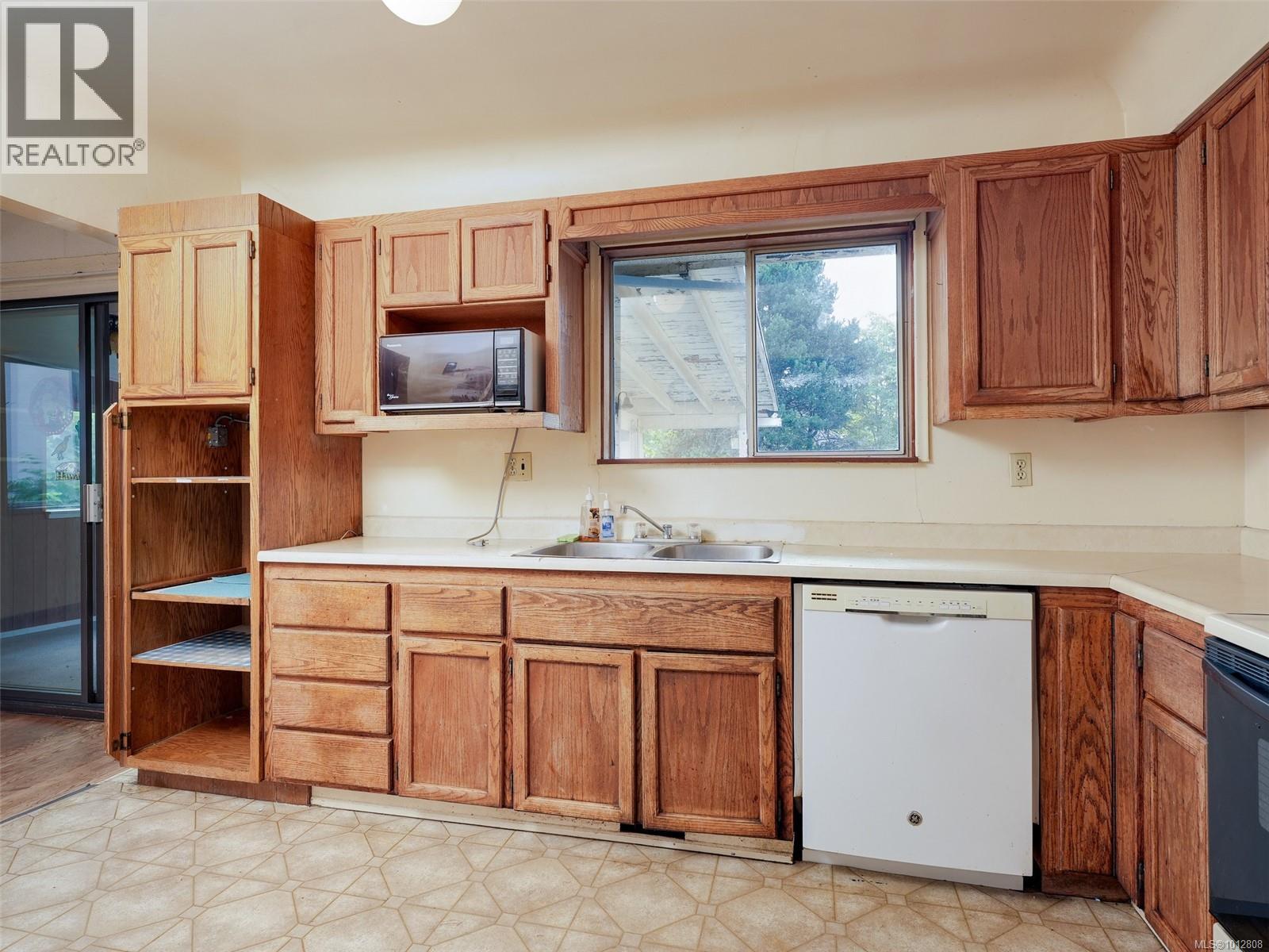 723 Genevieve Rd, Saanich, British Columbia V8X 3R5 - Photo 16 - 1012808