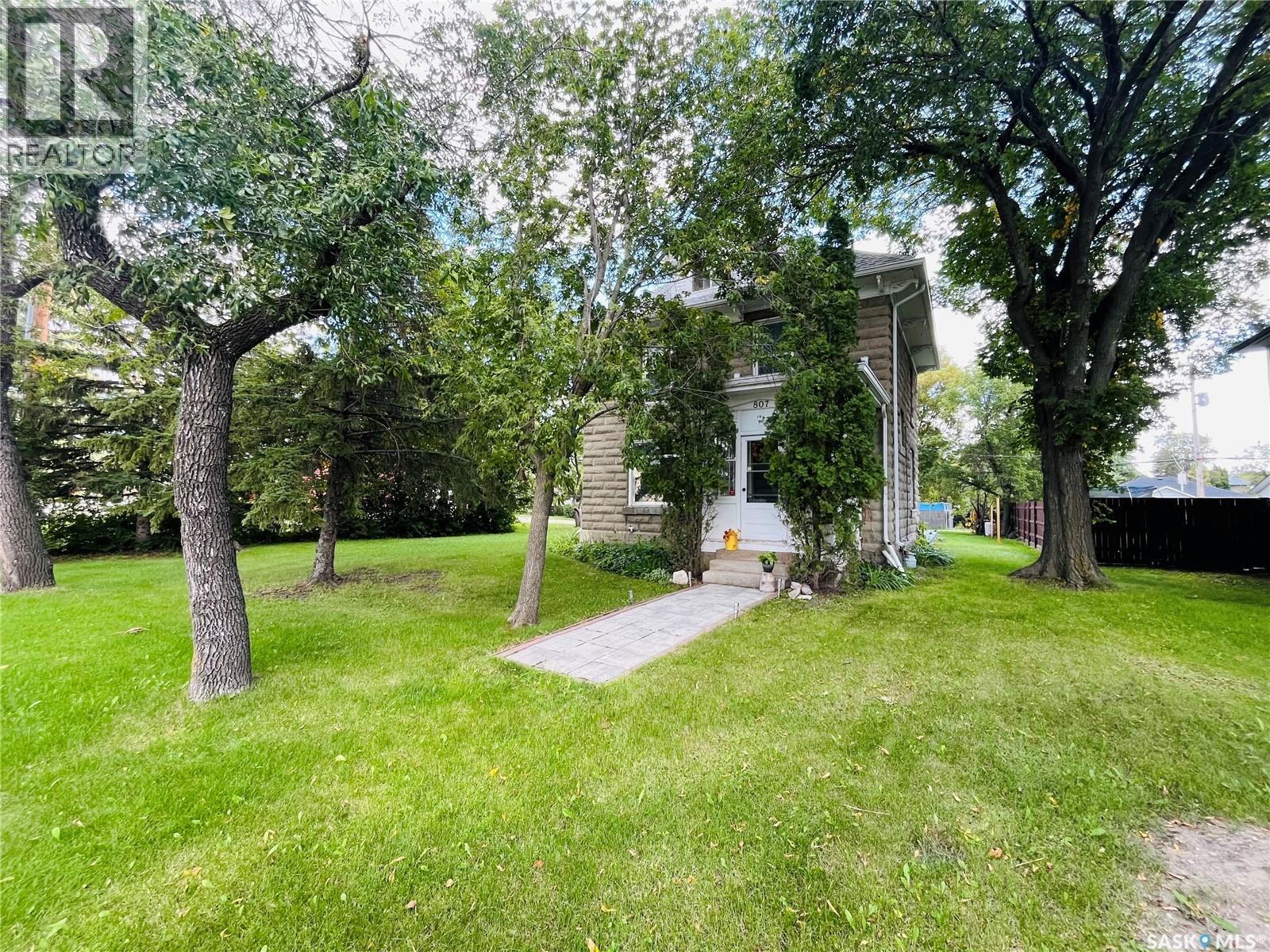 807 Gordon Street, Moosomin, Saskatchewan  S0G 3N0 - Photo 2 - SK019532