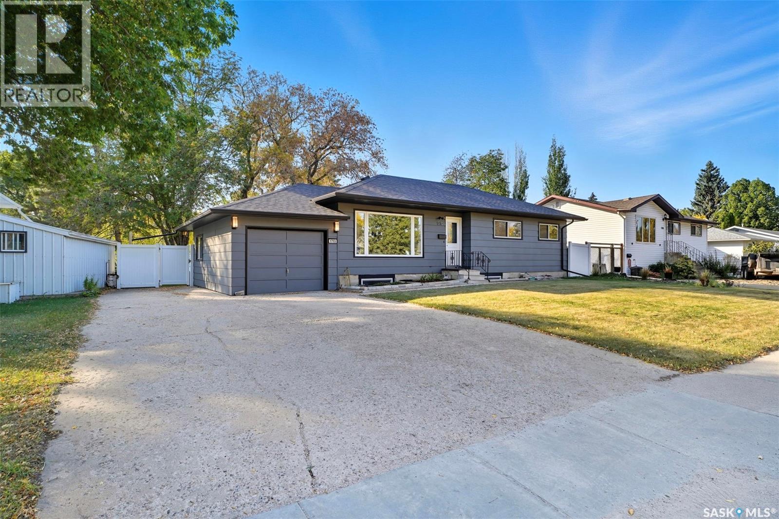 1710 Preston Avenue S, Saskatoon, Saskatchewan  S7H 2V8 - Photo 2 - SK019506