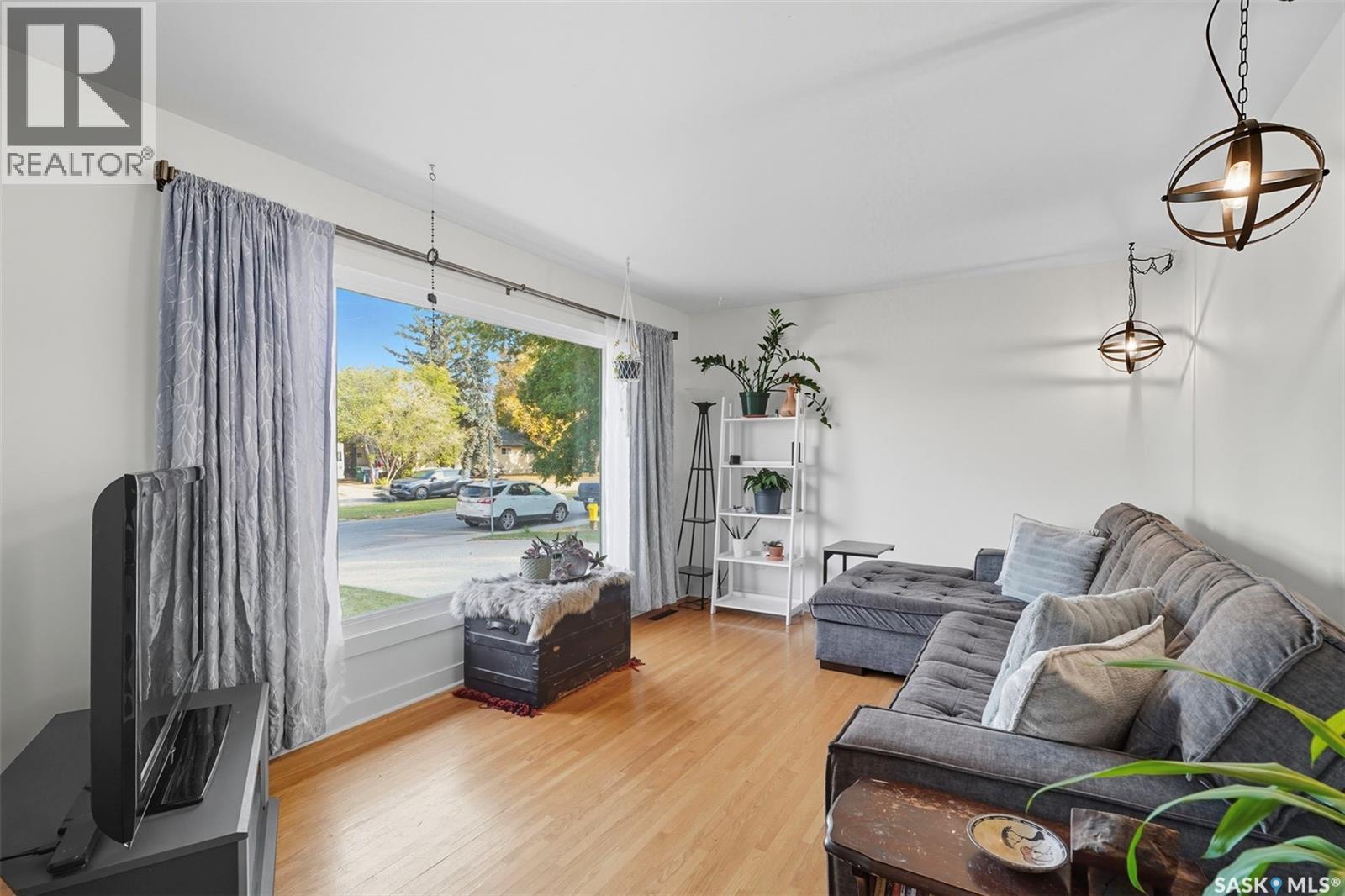 1710 Preston Avenue S, Saskatoon, Saskatchewan  S7H 2V8 - Photo 4 - SK019506