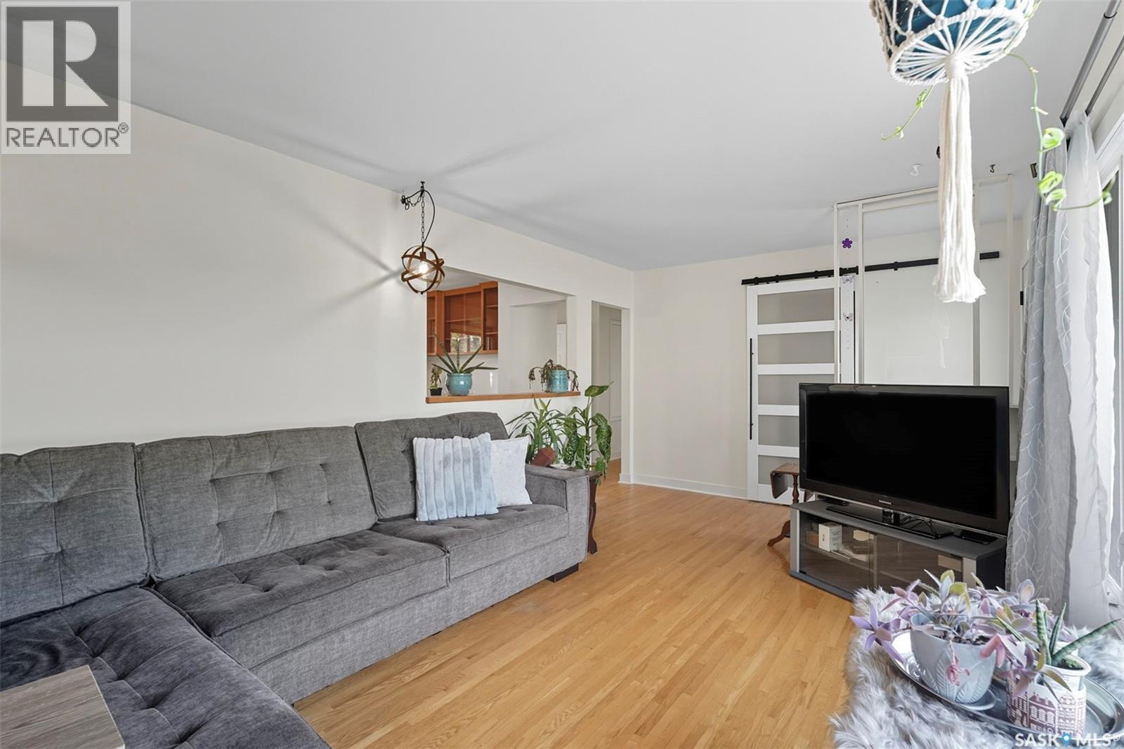1710 Preston Avenue S, Saskatoon, Saskatchewan  S7H 2V8 - Photo 5 - SK019506