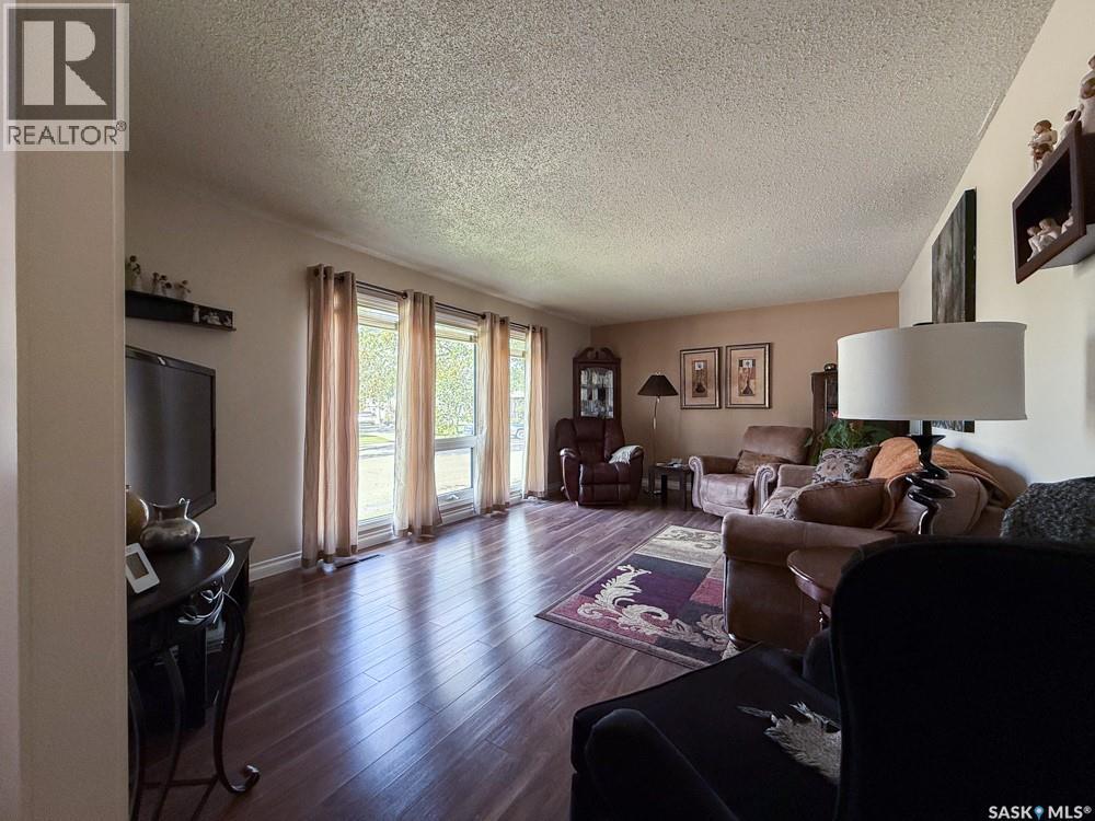 568 Poplar Crescent, Shaunavon, Saskatchewan  S0N 2M0 - Photo 20 - SK019399