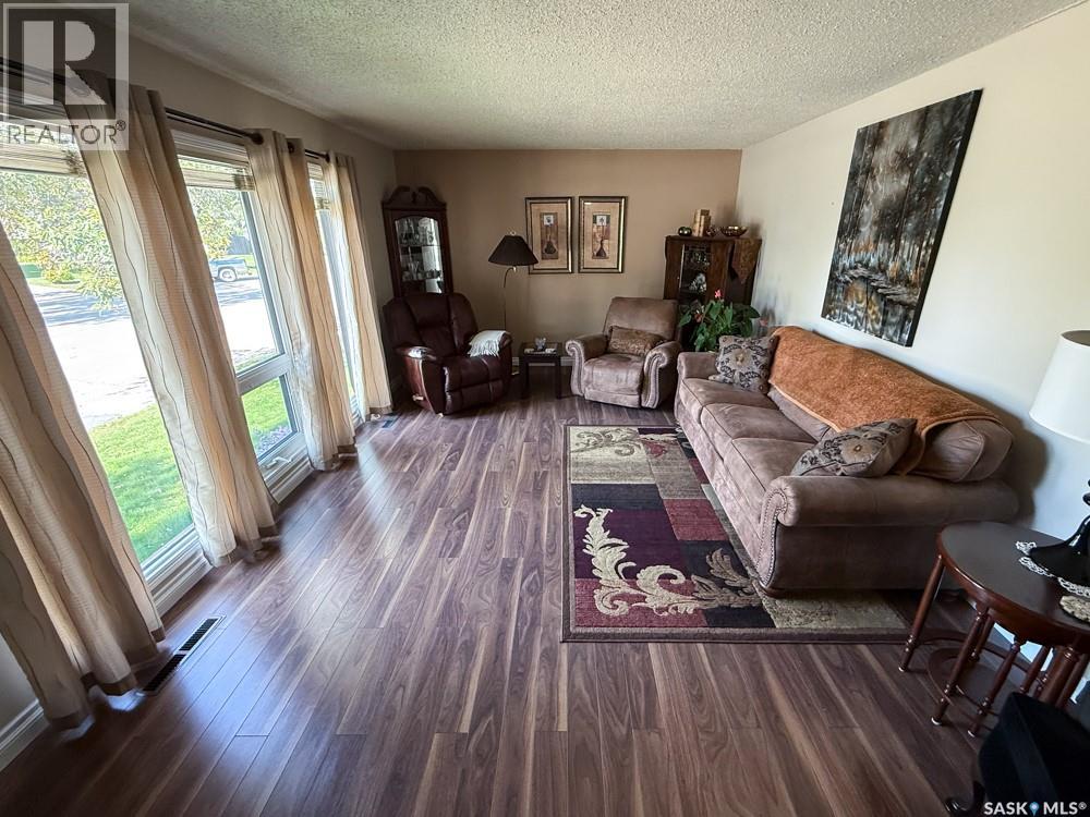 568 Poplar Crescent, Shaunavon, Saskatchewan  S0N 2M0 - Photo 21 - SK019399