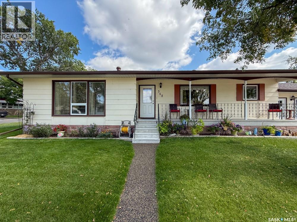 568 Poplar Crescent, Shaunavon, Saskatchewan  S0N 2M0 - Photo 4 - SK019399