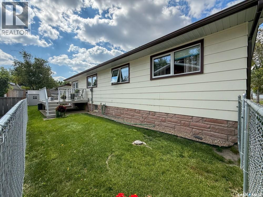 568 Poplar Crescent, Shaunavon, Saskatchewan  S0N 2M0 - Photo 44 - SK019399
