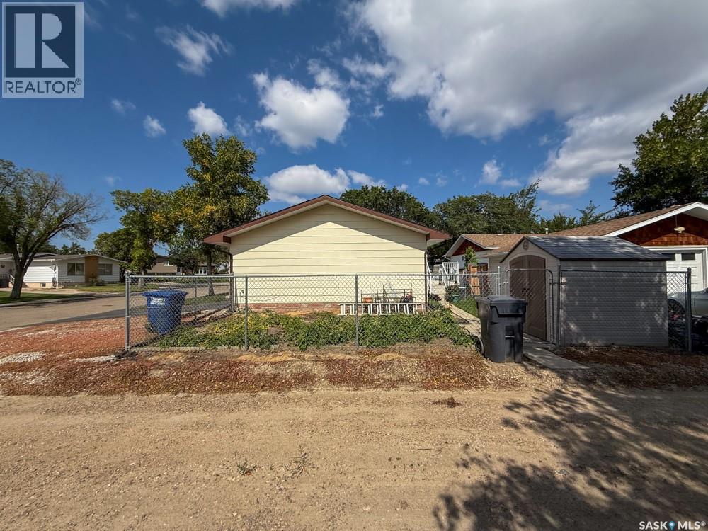 568 Poplar Crescent, Shaunavon, Saskatchewan  S0N 2M0 - Photo 47 - SK019399