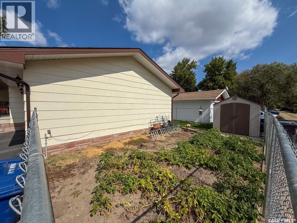 568 Poplar Crescent, Shaunavon, Saskatchewan  S0N 2M0 - Photo 48 - SK019399