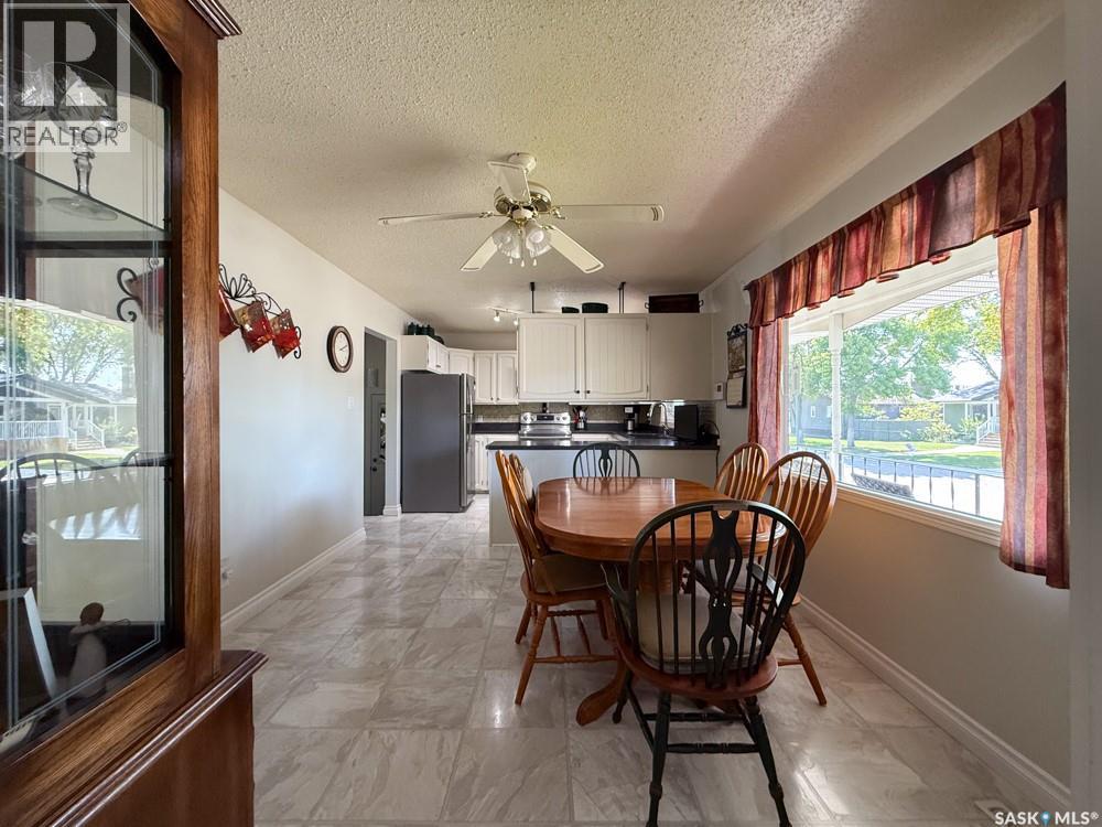 568 Poplar Crescent, Shaunavon, Saskatchewan  S0N 2M0 - Photo 6 - SK019399