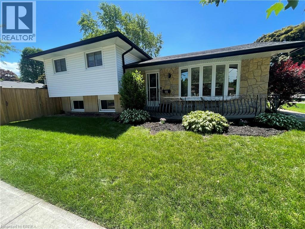 15 Brier Park Road, Brantford, Ontario  N3R 3P8 - Photo 2 - 40774058