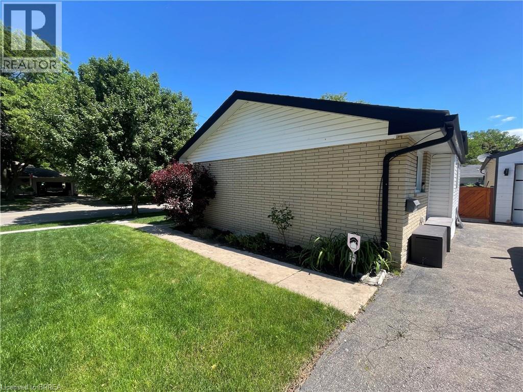 15 Brier Park Road, Brantford, Ontario  N3R 3P8 - Photo 3 - 40774058