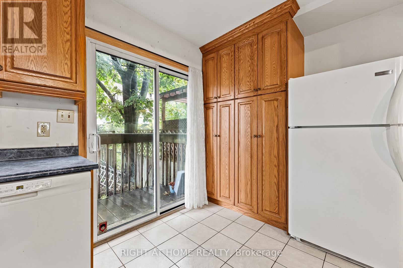 2062 Gerrard Street E, Toronto, Ontario  M4E 2B5 - Photo 10 - E12430499