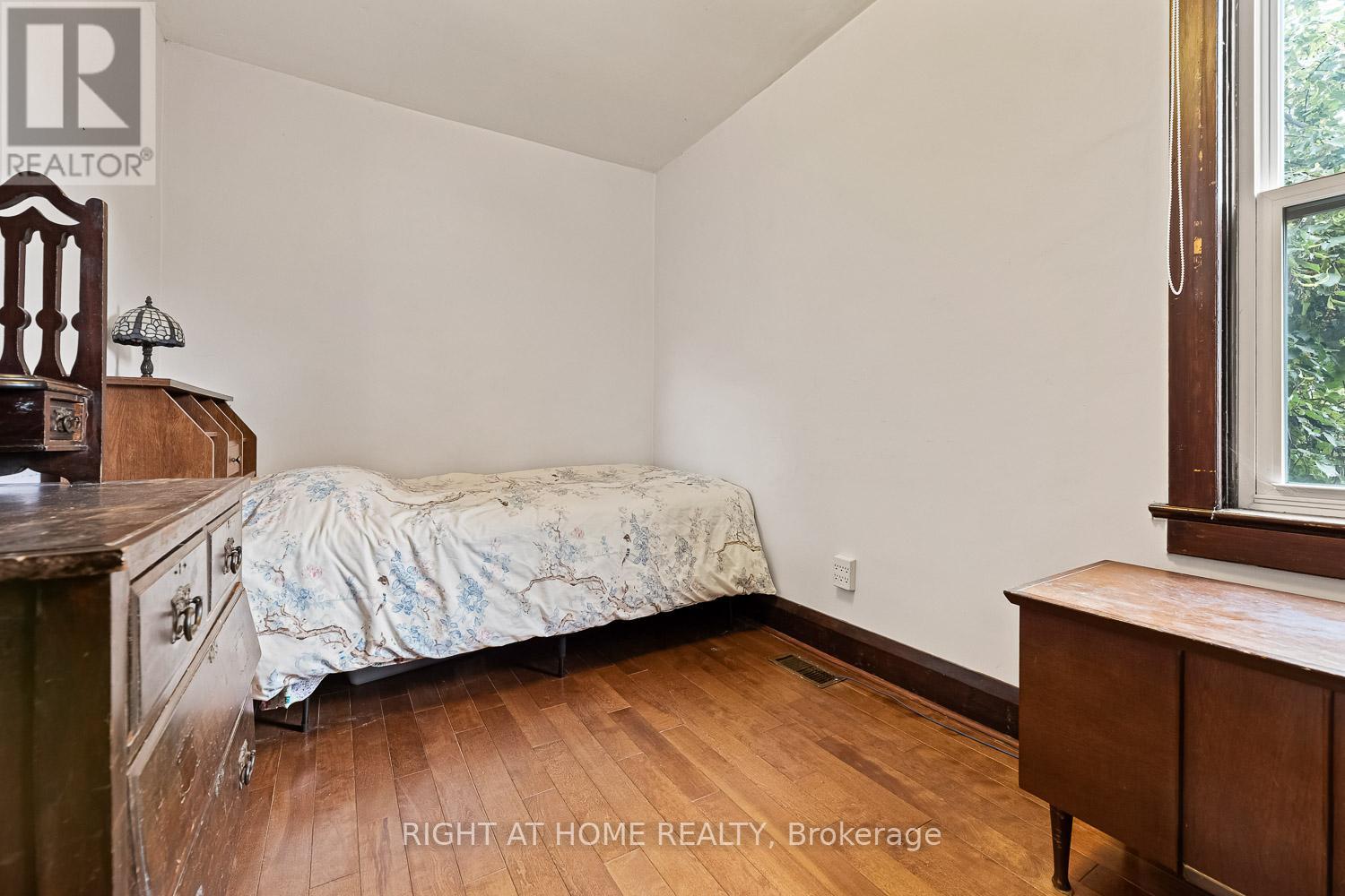 2062 Gerrard Street E, Toronto, Ontario  M4E 2B5 - Photo 15 - E12430499