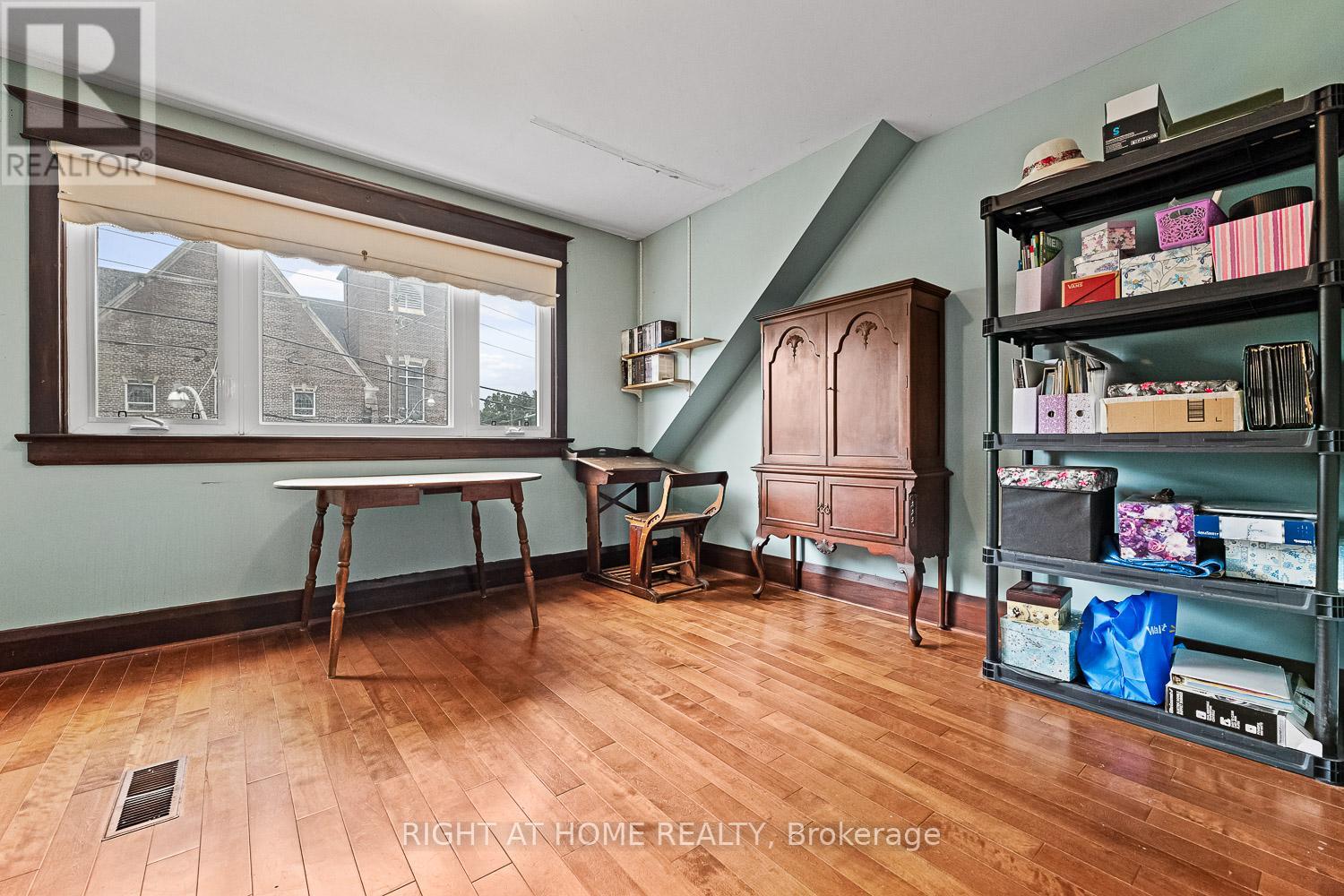 2062 Gerrard Street E, Toronto, Ontario  M4E 2B5 - Photo 16 - E12430499