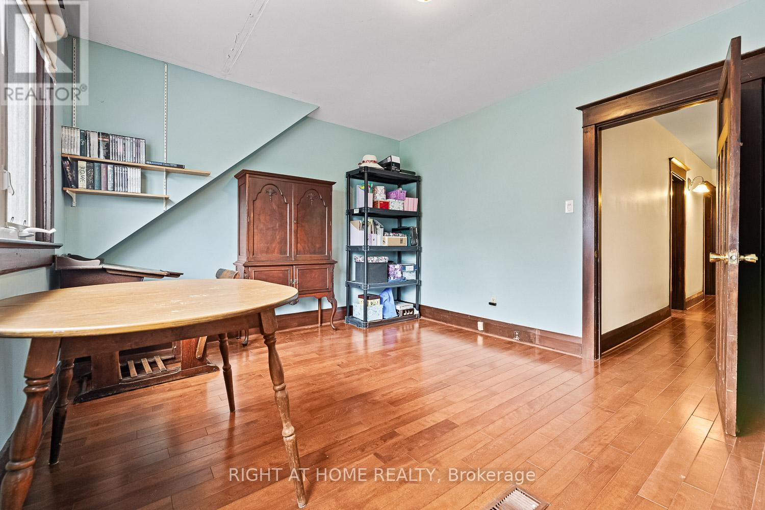 2062 Gerrard Street E, Toronto, Ontario  M4E 2B5 - Photo 18 - E12430499