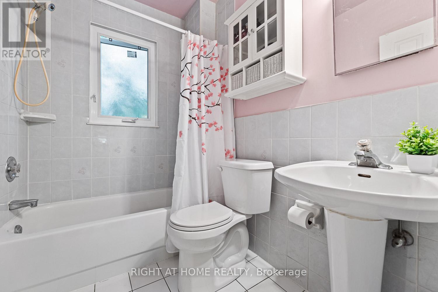 2062 Gerrard Street E, Toronto, Ontario  M4E 2B5 - Photo 19 - E12430499