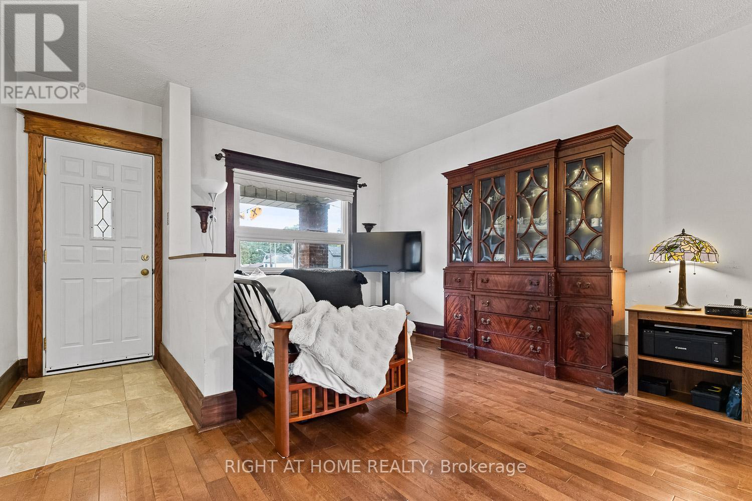 2062 Gerrard Street E, Toronto, Ontario  M4E 2B5 - Photo 4 - E12430499