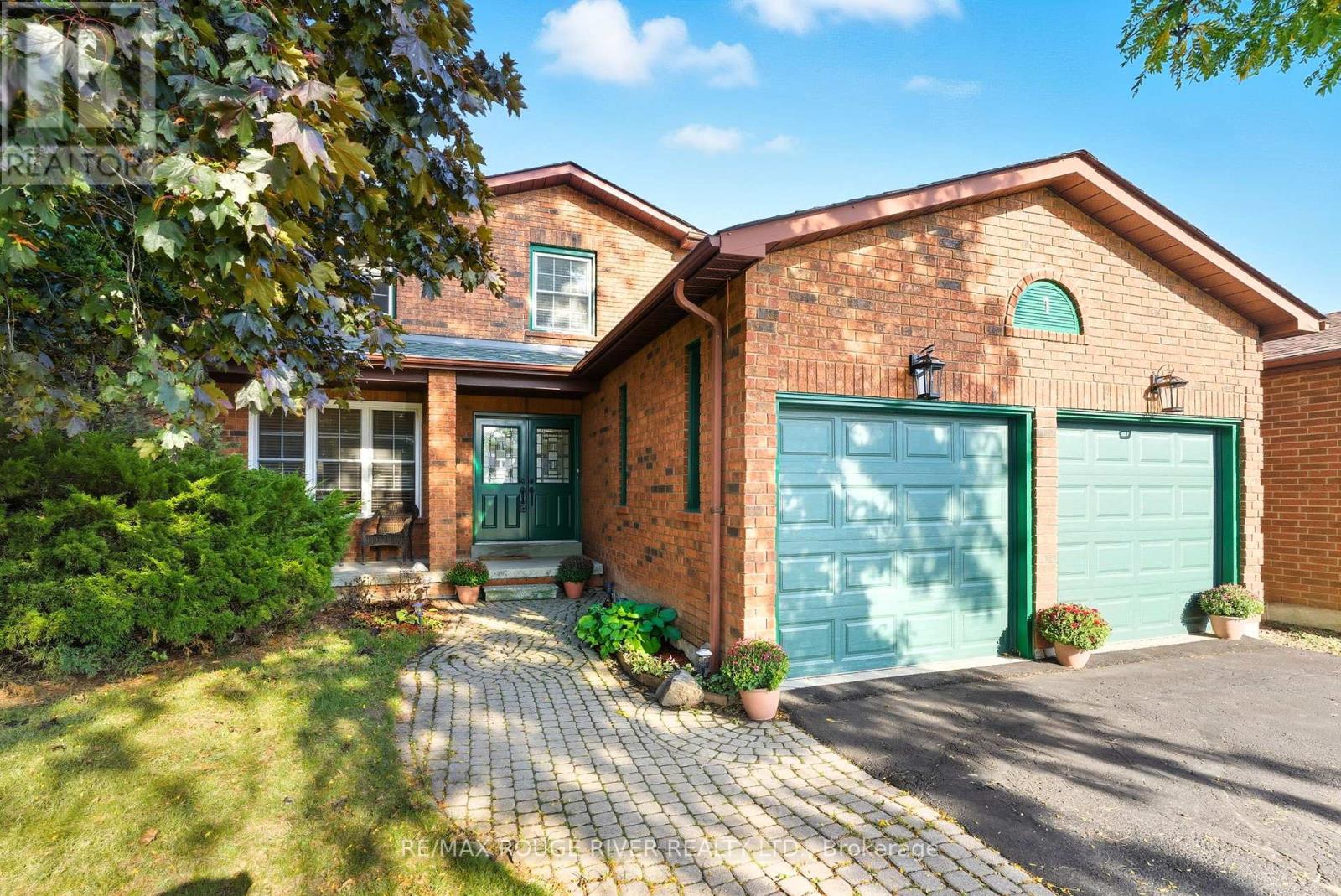 1 Broughton Court, Whitby, Ontario  L1N 6Y8 - Photo 2 - E12430540