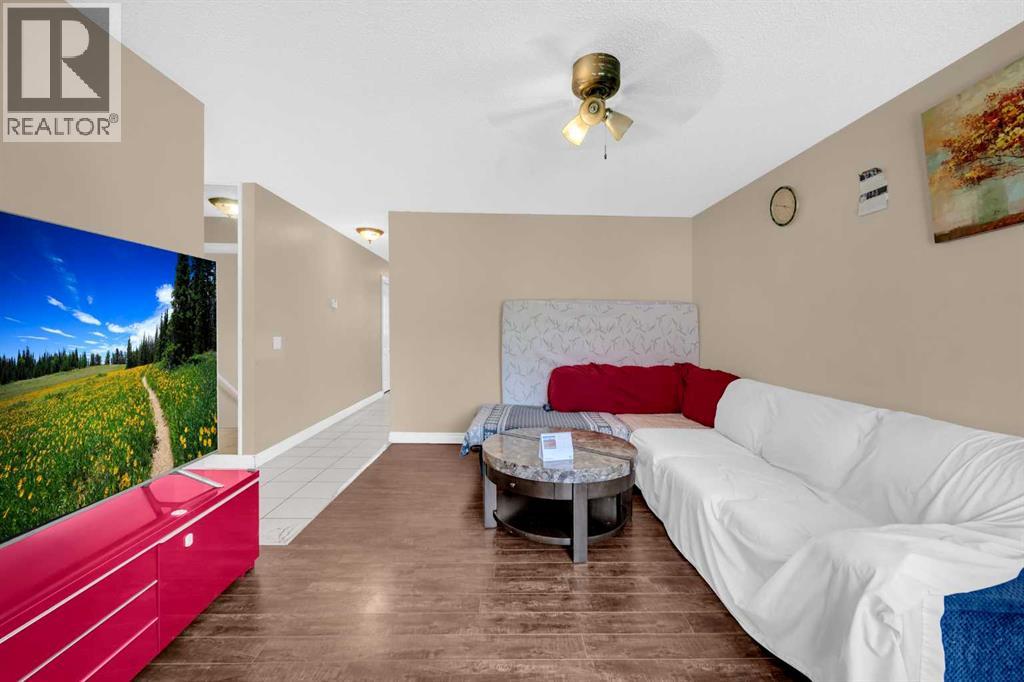32 Fallingworth Place, Calgary, Alberta  T3J 1G5 - Photo 5 - A2248456