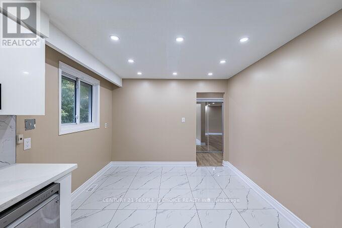 453 Ginger Downs, Mississauga, Ontario  L5A 3A8 - Photo 15 - W12430467