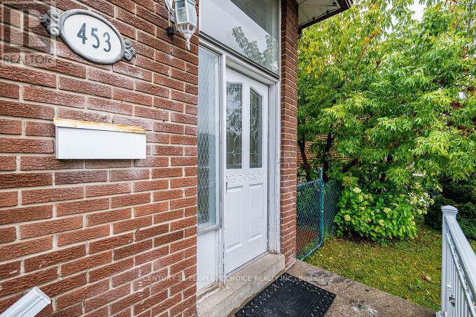 453 Ginger Downs, Mississauga, Ontario  L5A 3A8 - Photo 4 - W12430467