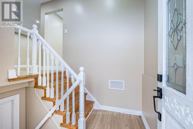 453 Ginger Downs, Mississauga, Ontario  L5A 3A8 - Photo 5 - W12430467