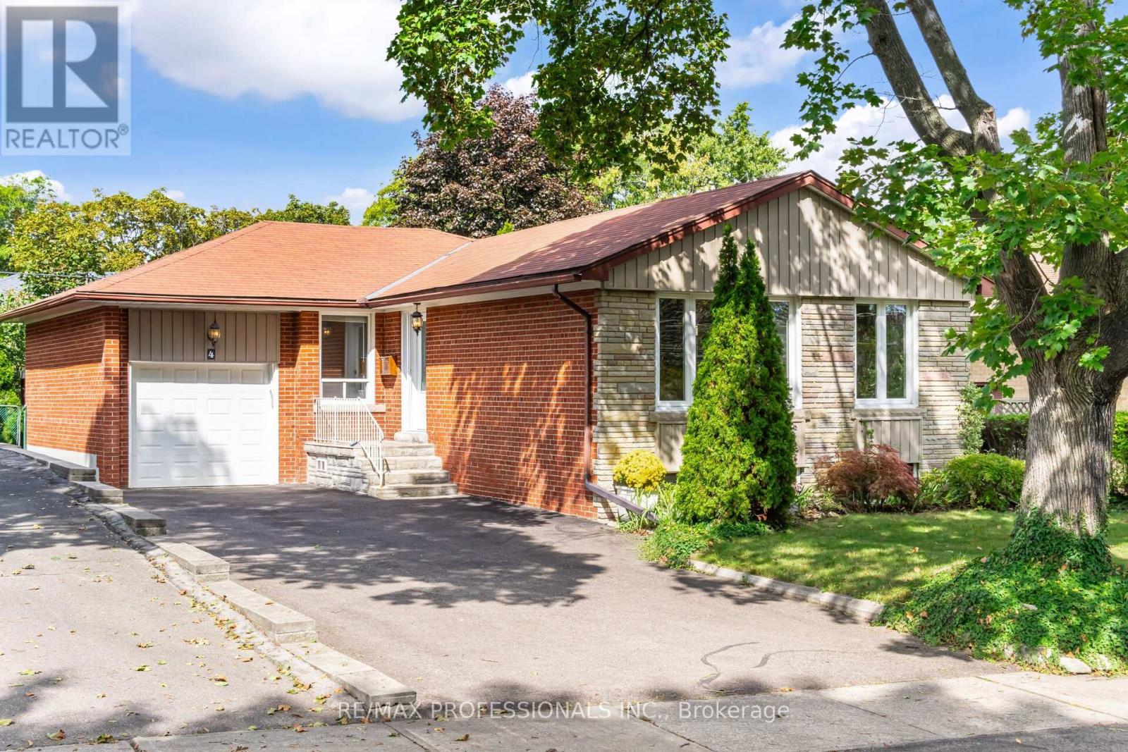 4 LETHBRIDGE AVENUE, Toronto, Ontario
